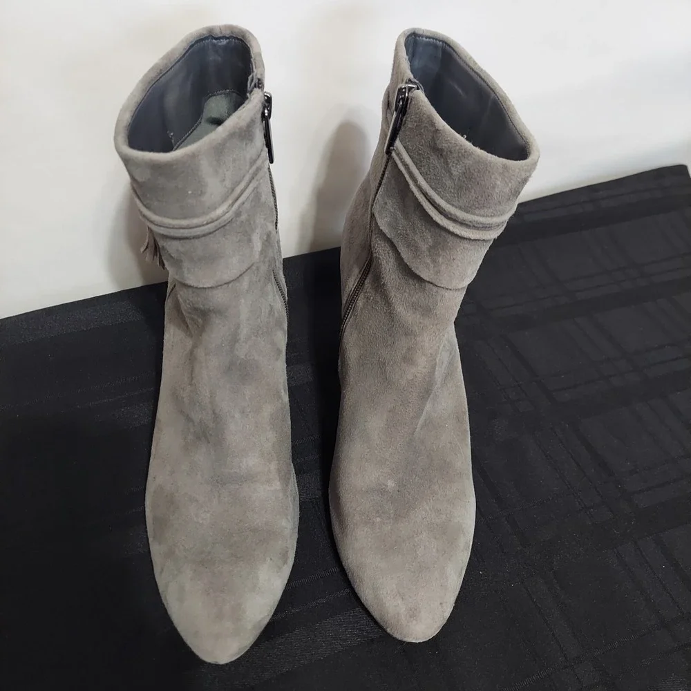Bandolino Willaria Suede Ankle Boots Gray Block Heel Tassel Side Zip Women 10M